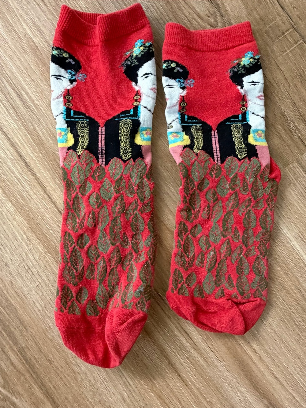 Vintage Frida Kahlo red Patterned Women's Crew Socks